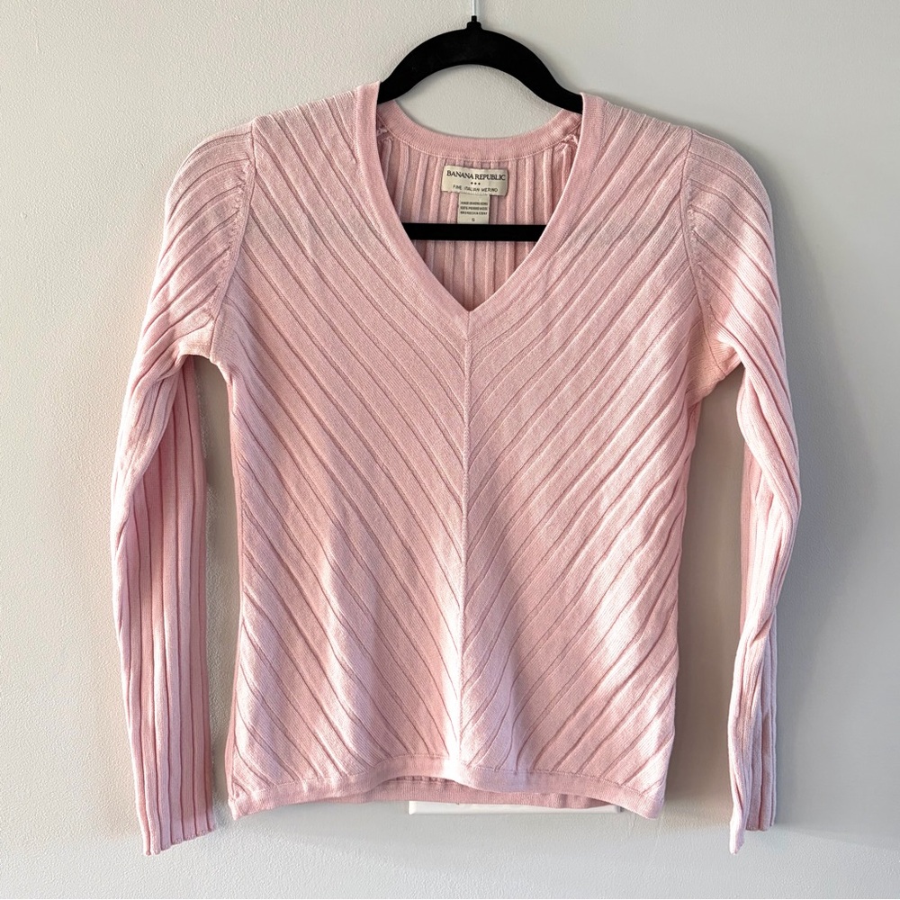 Banana Republic Light Pink 100% Merino Wool V-Neck Sweater